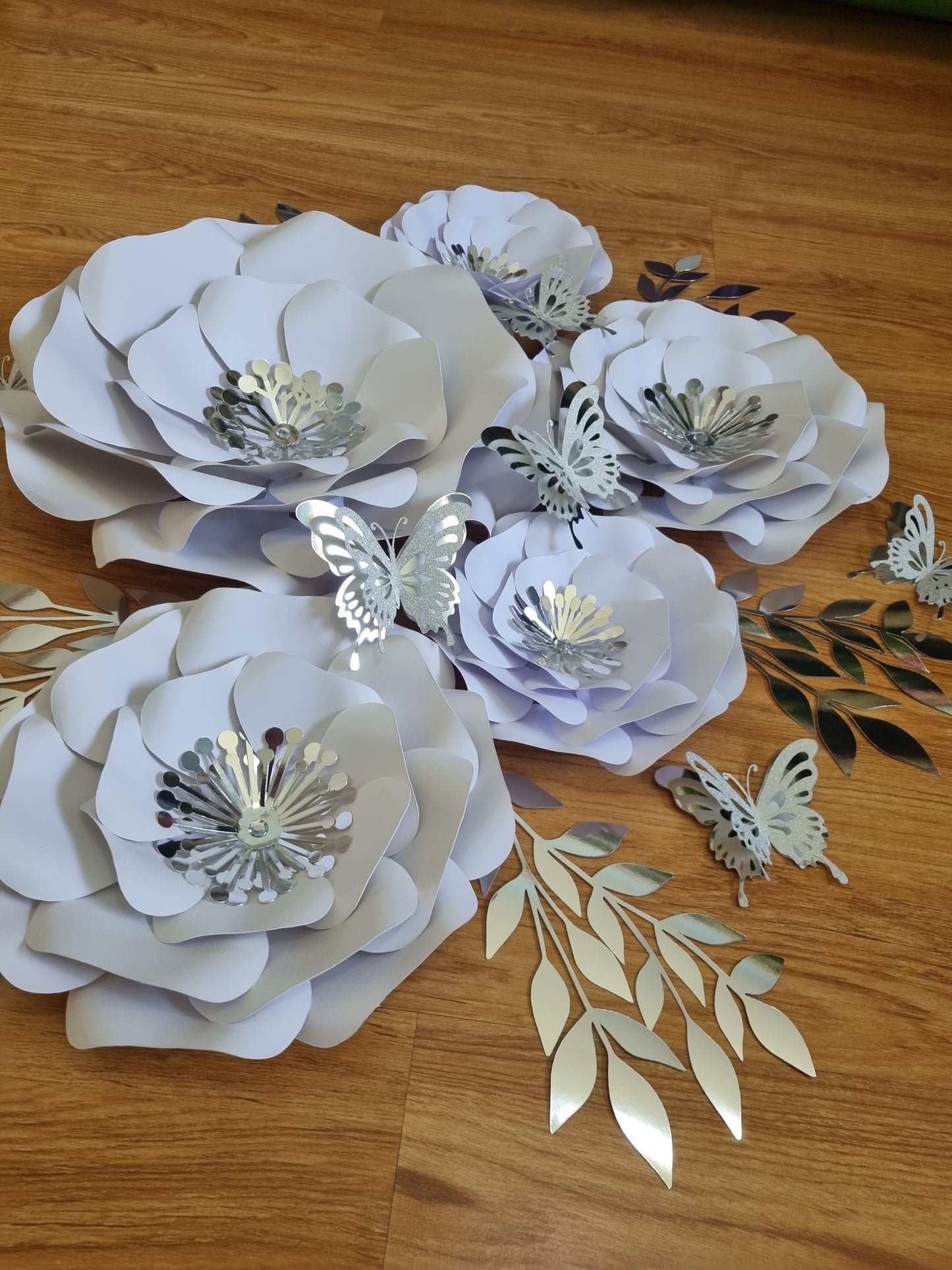 DO IT YOURSELF SET OF 5 PAPER FLOWERS WITH PAPER BUTTERFLIES AND LEAVES WHITE AND SILVER, Nursery paper flowers, nursery decor, paper flowers backdrop, birthday, baby shower