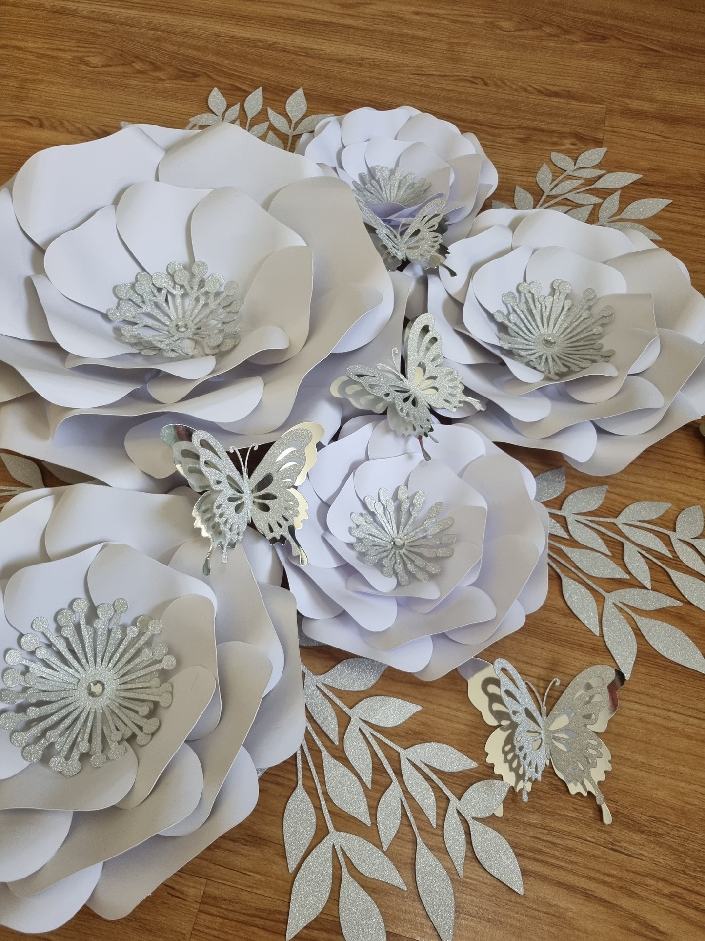 DO IT YOURSELF SET OF 5 PAPER FLOWERS WITH PAPER BUTTERFLIES AND LEAVES WHITE AND SILVER, Nursery paper flowers, nursery decor, paper flowers backdrop, birthday, baby shower