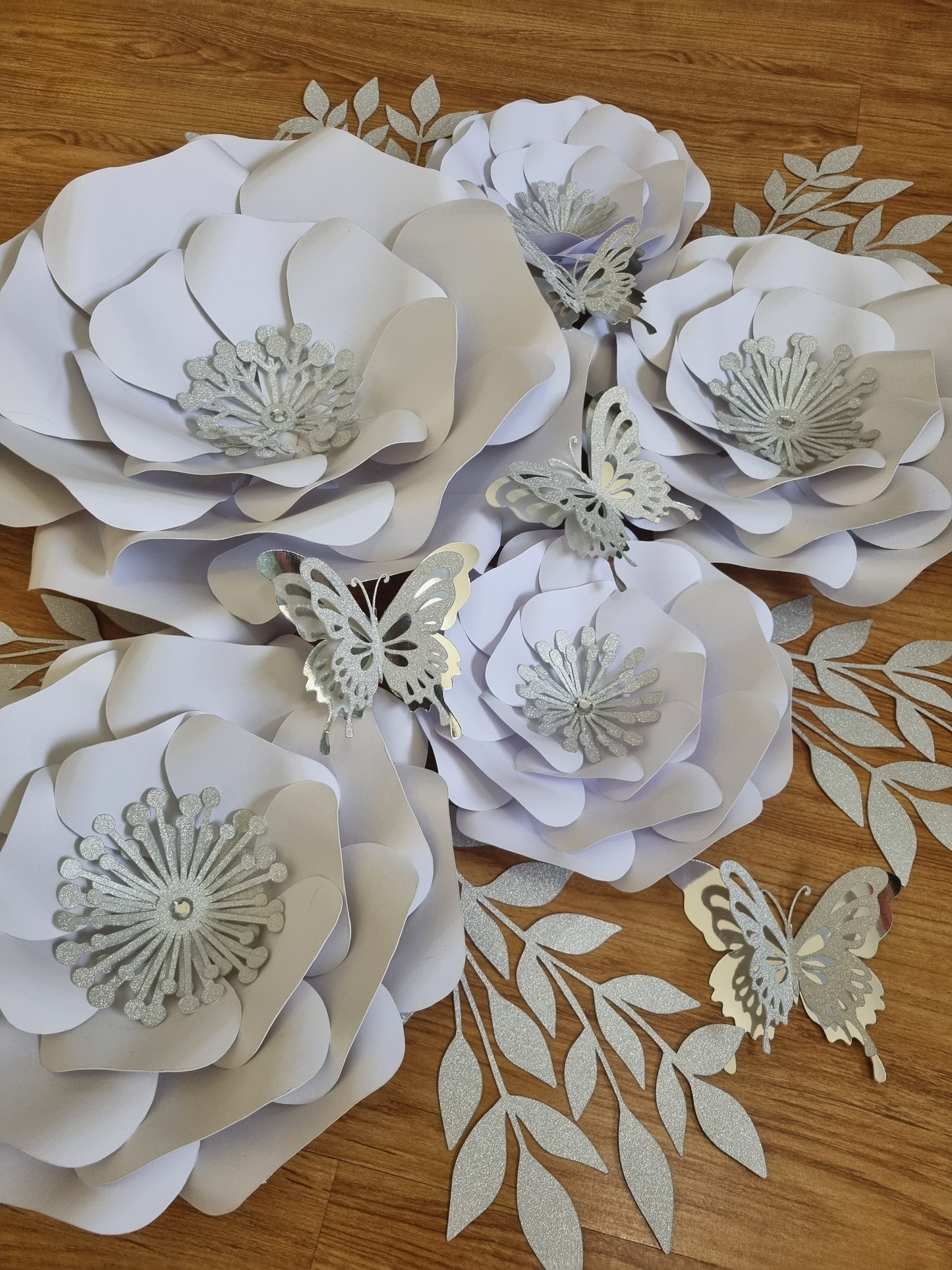 DO IT YOURSELF SET OF 5 PAPER FLOWERS WITH PAPER BUTTERFLIES AND LEAVES WHITE AND SILVER, Nursery paper flowers, nursery decor, paper flowers backdrop, birthday, baby shower