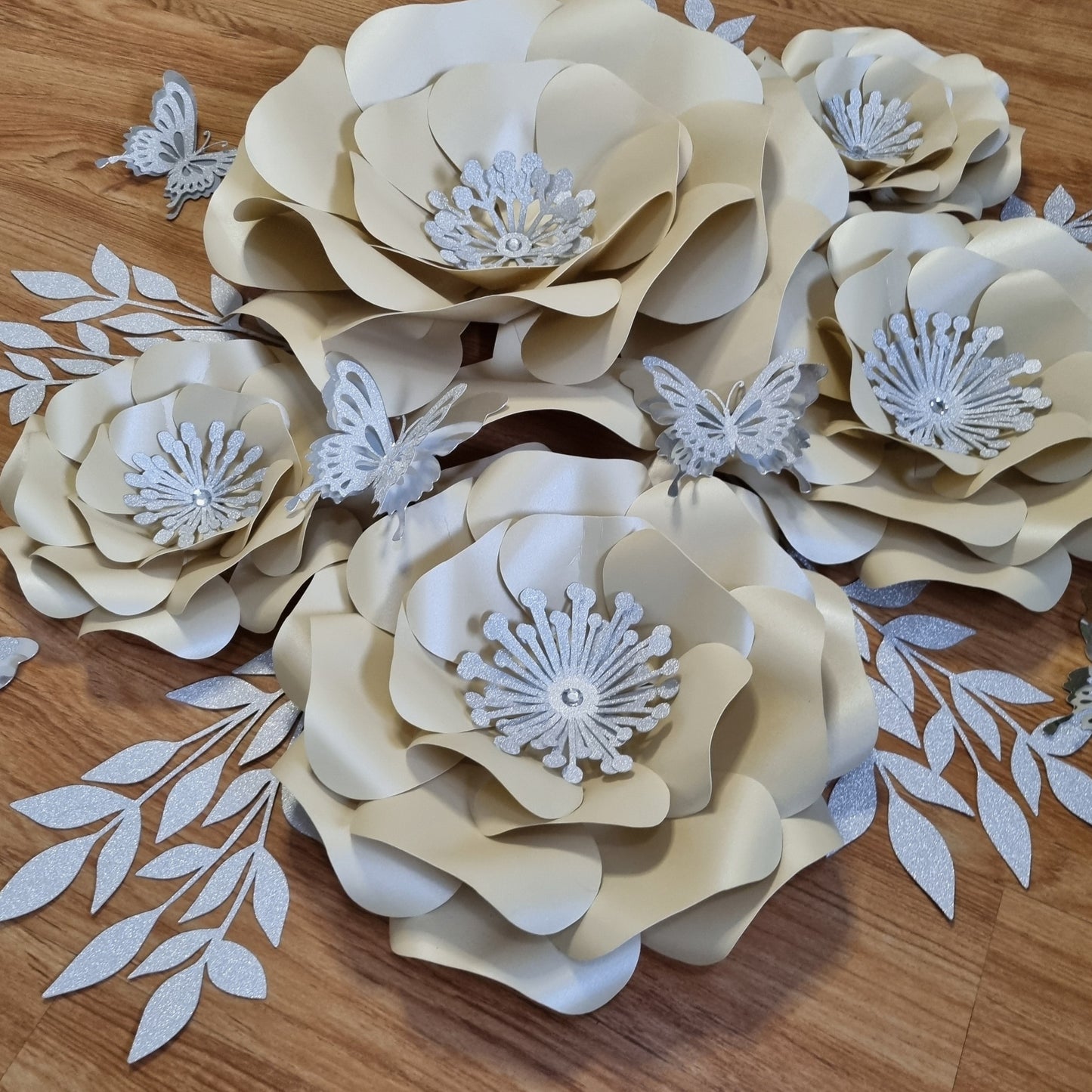 DO IT YOURSELF SET OF 5 PAPER FLOWERS WITH PAPER BUTTERFLIES AND LEAVES CREAM AND SILVER, Nursery paper flowers, nursery decor, paper flowers backdrop, birthday, baby shower