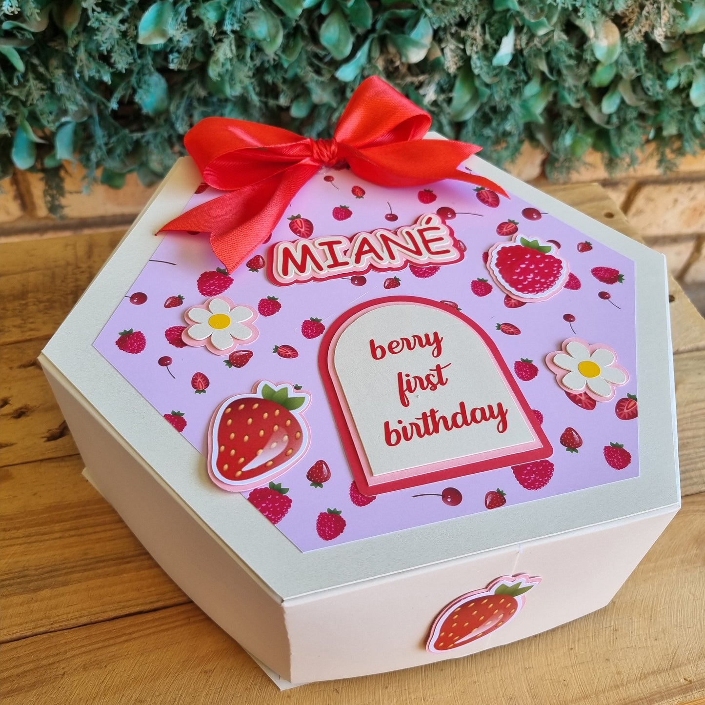 BERRY FIRST HEXAGONAL GIFT BOX PARTY PACK