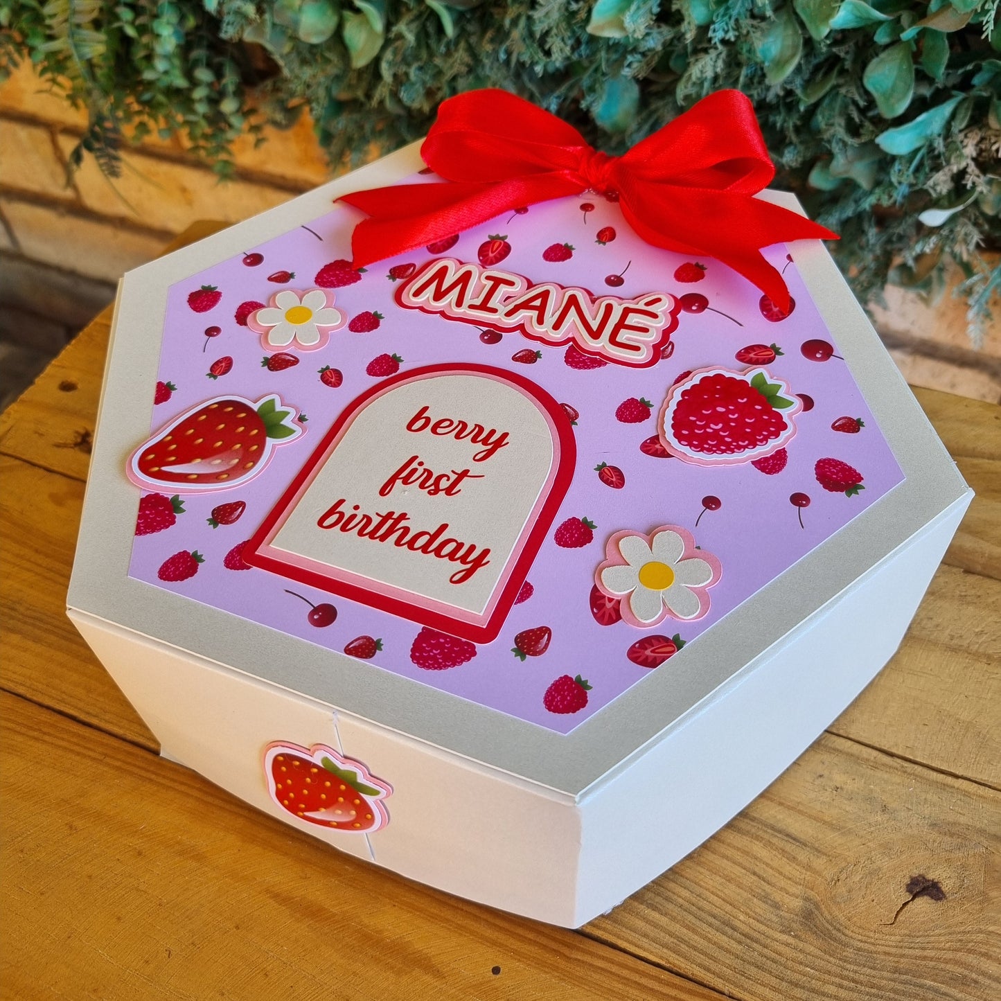 BERRY FIRST HEXAGONAL GIFT BOX PARTY PACK