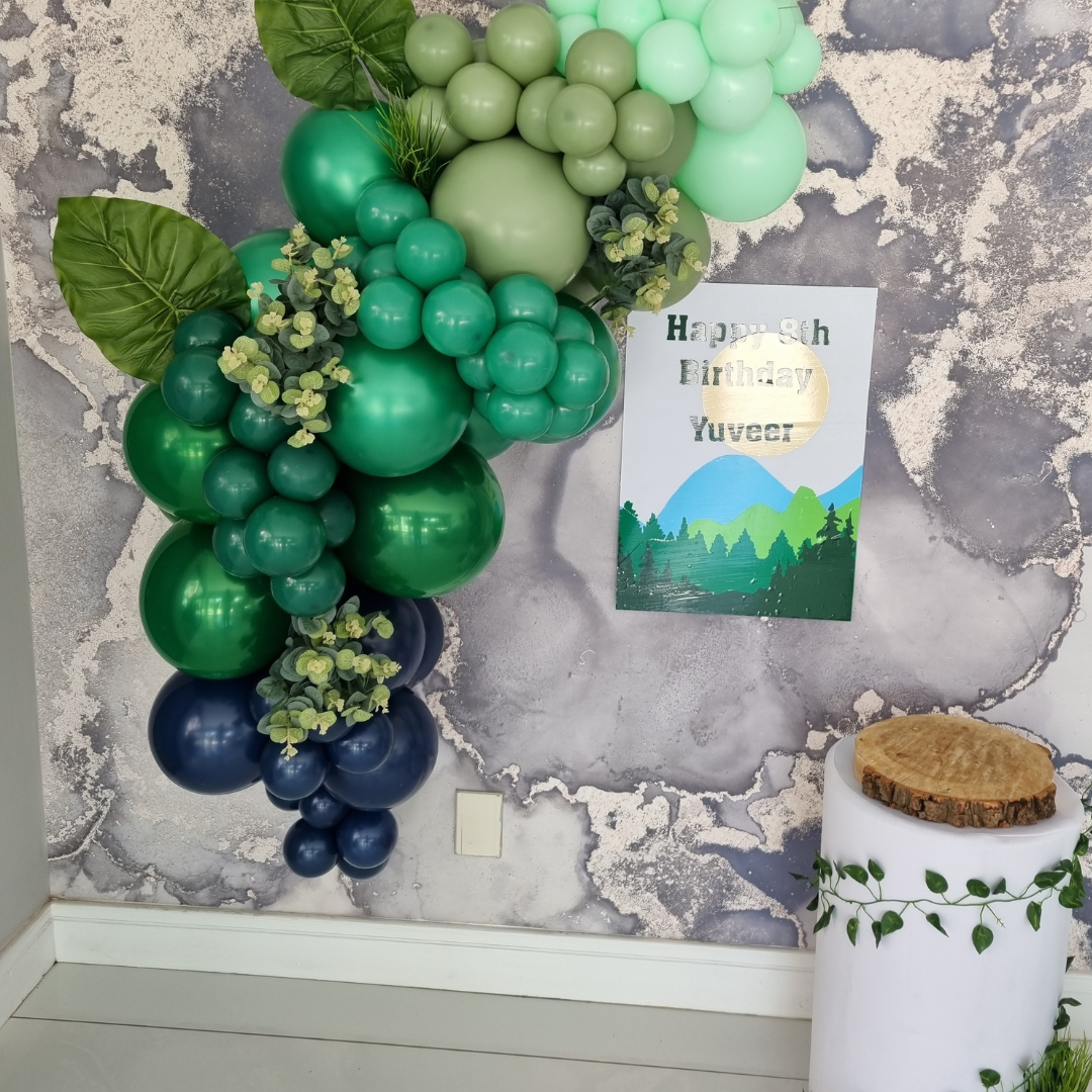 MEDIUM BALLOON GARLAND Banner and Plinth Event Decor
