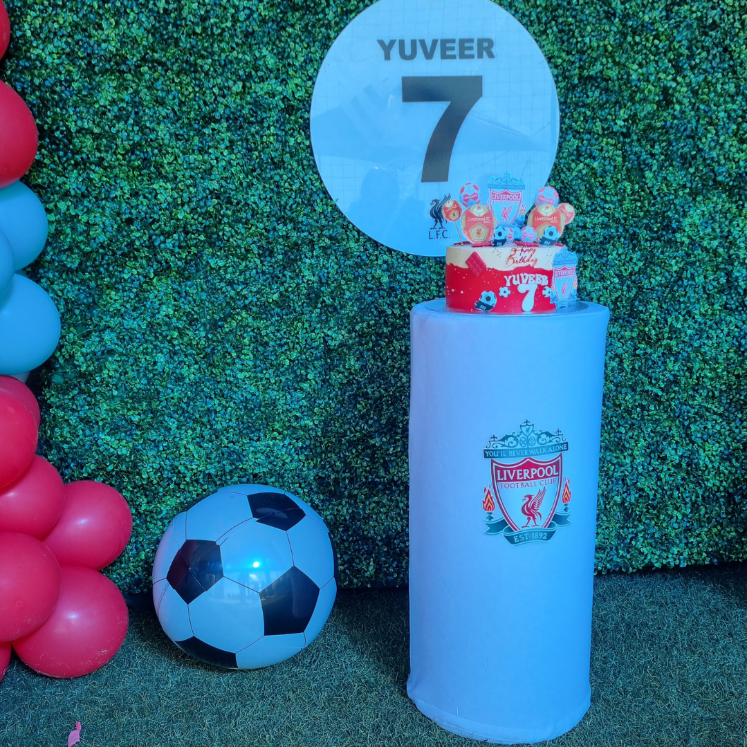 SOCCER EVENT DECOR Green Backdrop Balloon Garland and Plinth