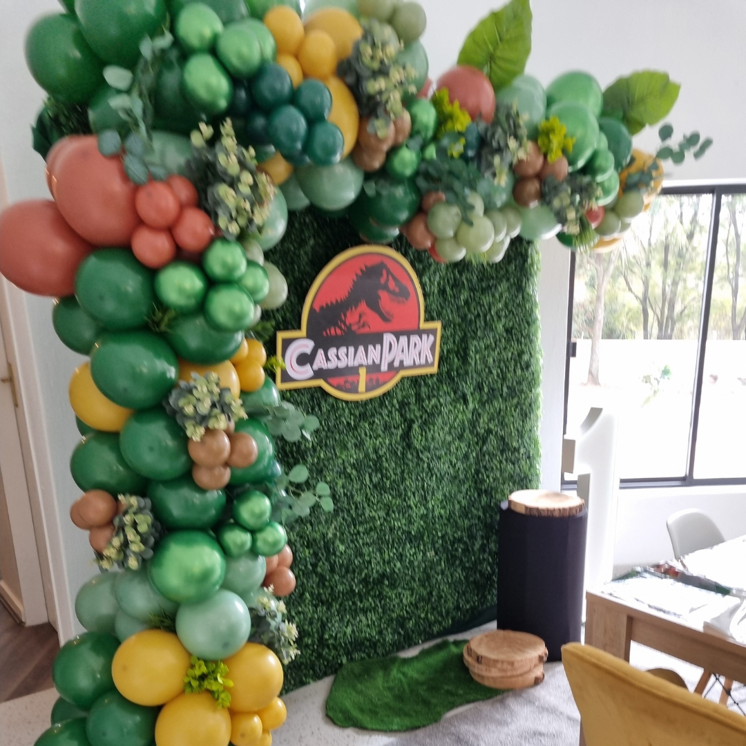 JURASSIC PARK JUNGLE DINOSAUR EVENT DECOR Balloon Garland Green Backdrop and Plinth