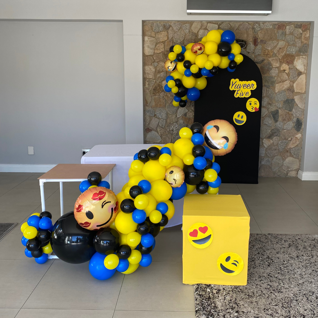 EMOJI EMOTICON Chiara Backdrop with Organic Balloon Garland and Plinths