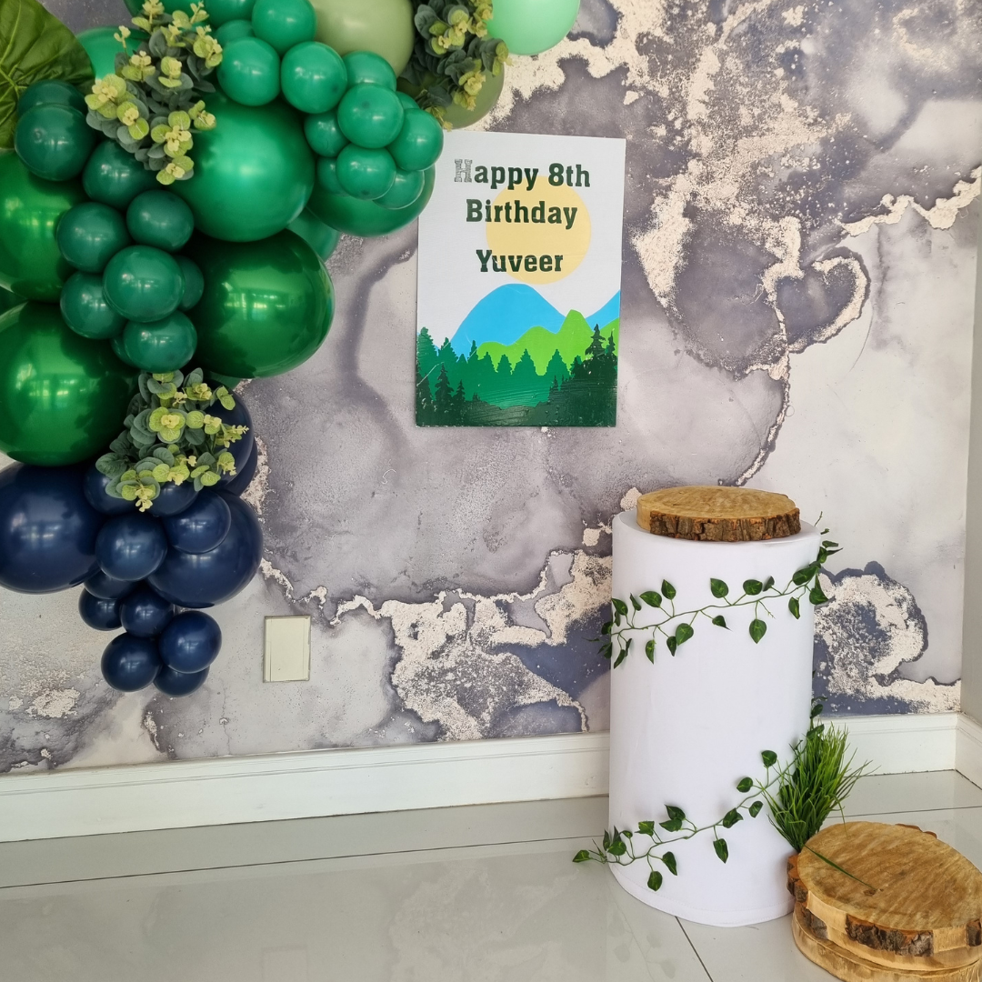 MEDIUM BALLOON GARLAND Banner and Plinth Event Decor