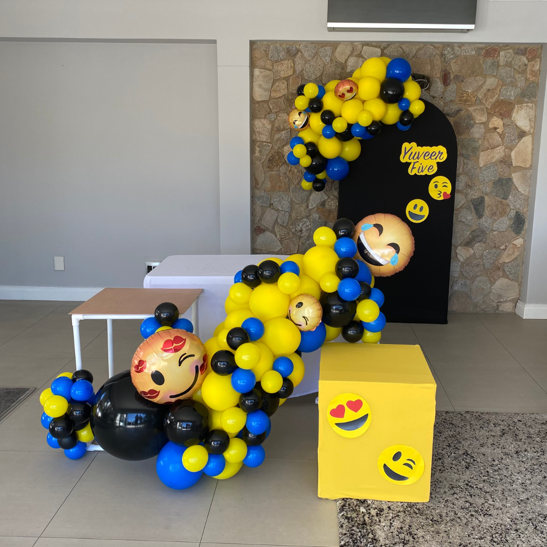 EMOJI EMOTICON Chiara Backdrop with Organic Balloon Garland and Plinths