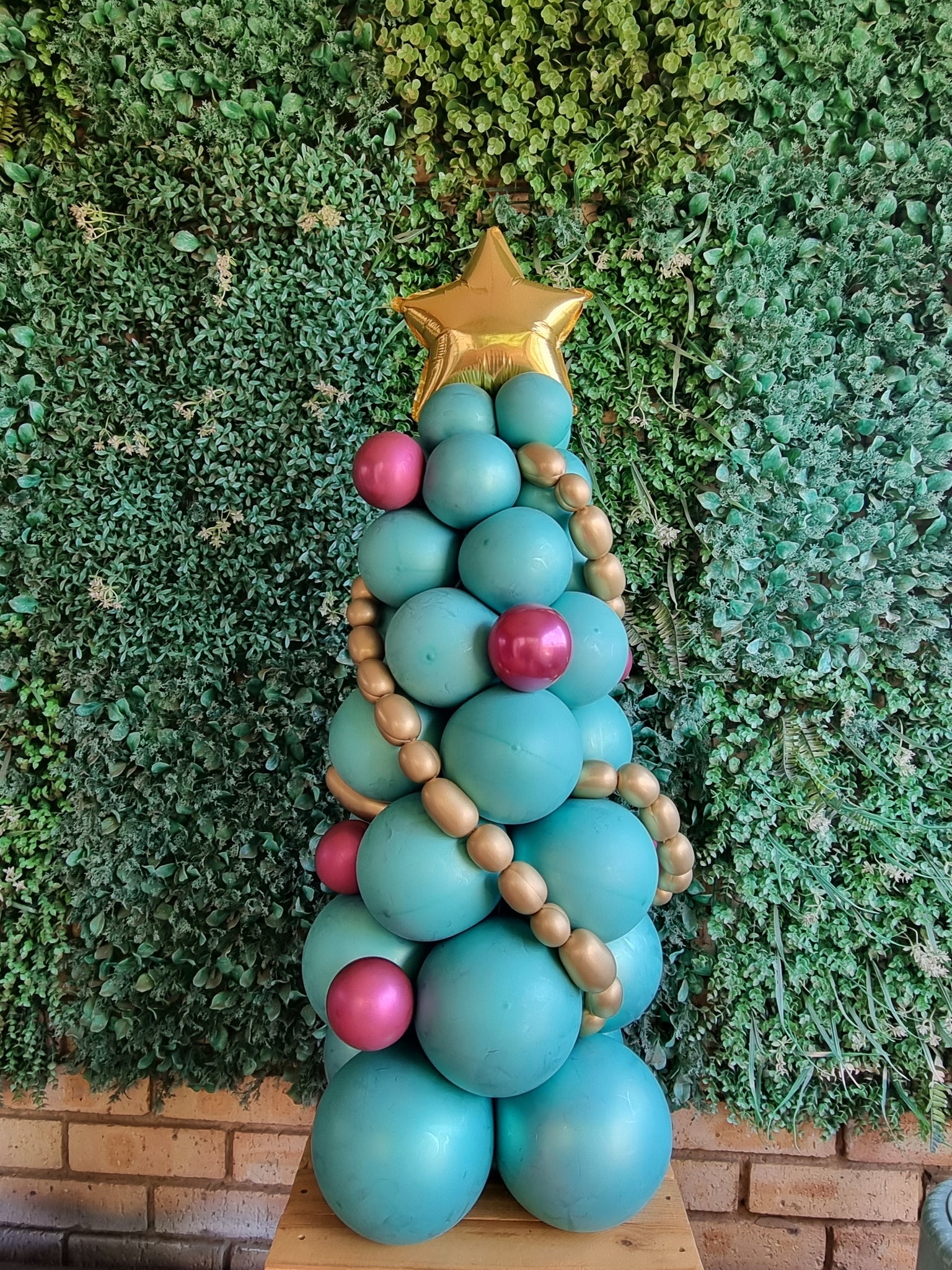 CHRISTMAS TREE BALLOON BOUQUET The Party Pak Team