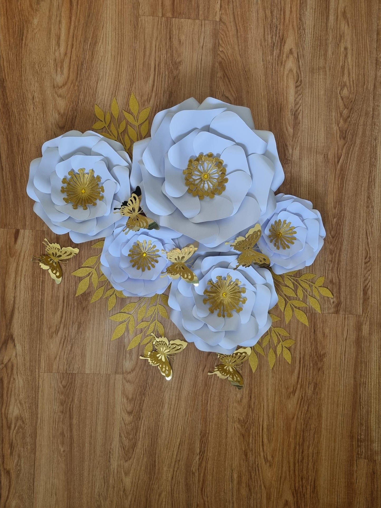 DO IT YOURSELF SET OF 5 PAPER FLOWERS WITH PAPER BUTTERFLIES AND LEAVES WHITE AND GOLD, Nursery paper flowers, nursery decor,  paper flowers backdrop, birthday, baby shower