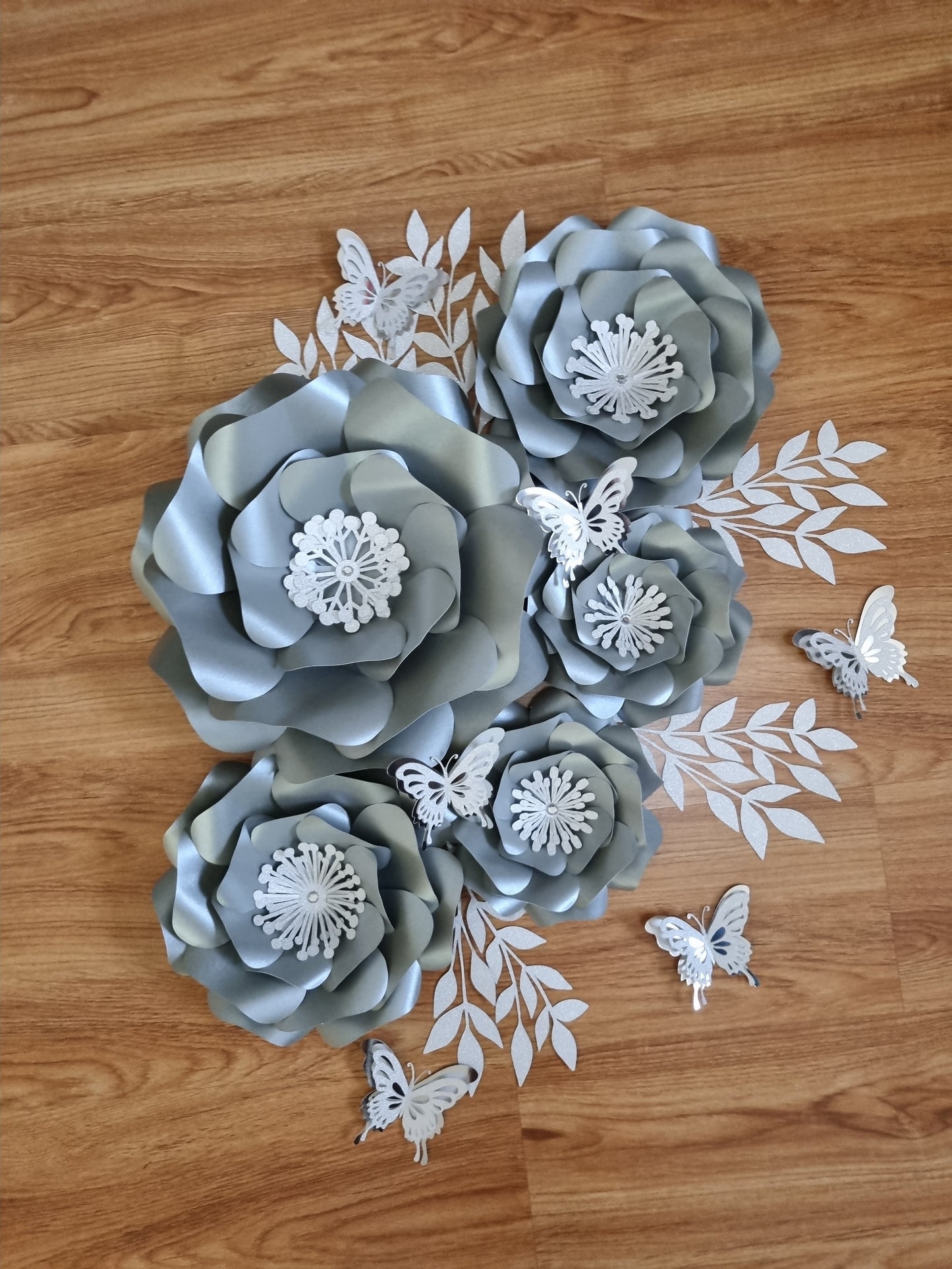 DO IT YOURSELF SET OF 5 PAPER FLOWERS WITH PAPER BUTTERFLIES AND LEAVES GREY AND SILVER, Nursery paper flowers, nursery decor,  paper flowers backdrop, birthday, baby shower