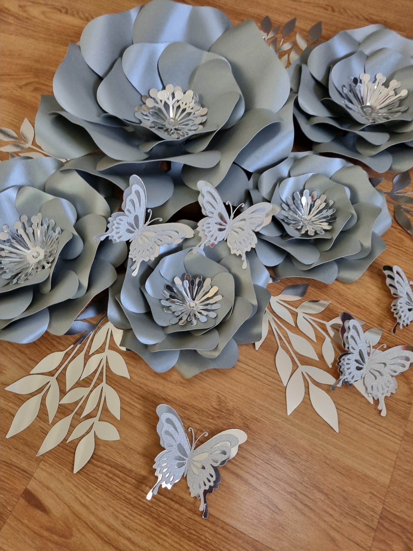 DO IT YOURSELF SET OF 5 PAPER FLOWERS WITH PAPER BUTTERFLIES AND LEAVES GREY AND SILVER, Nursery paper flowers, nursery decor,  paper flowers backdrop, birthday, baby shower