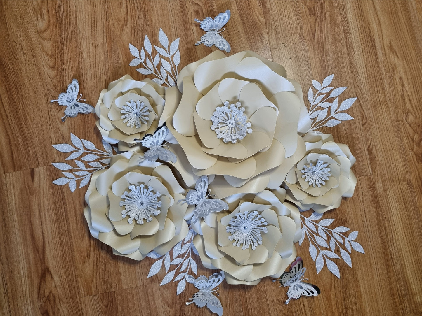 DO IT YOURSELF SET OF 5 PAPER FLOWERS WITH PAPER BUTTERFLIES AND LEAVES CREAM AND SILVER, Nursery paper flowers, nursery decor,  paper flowers backdrop, birthday, baby shower