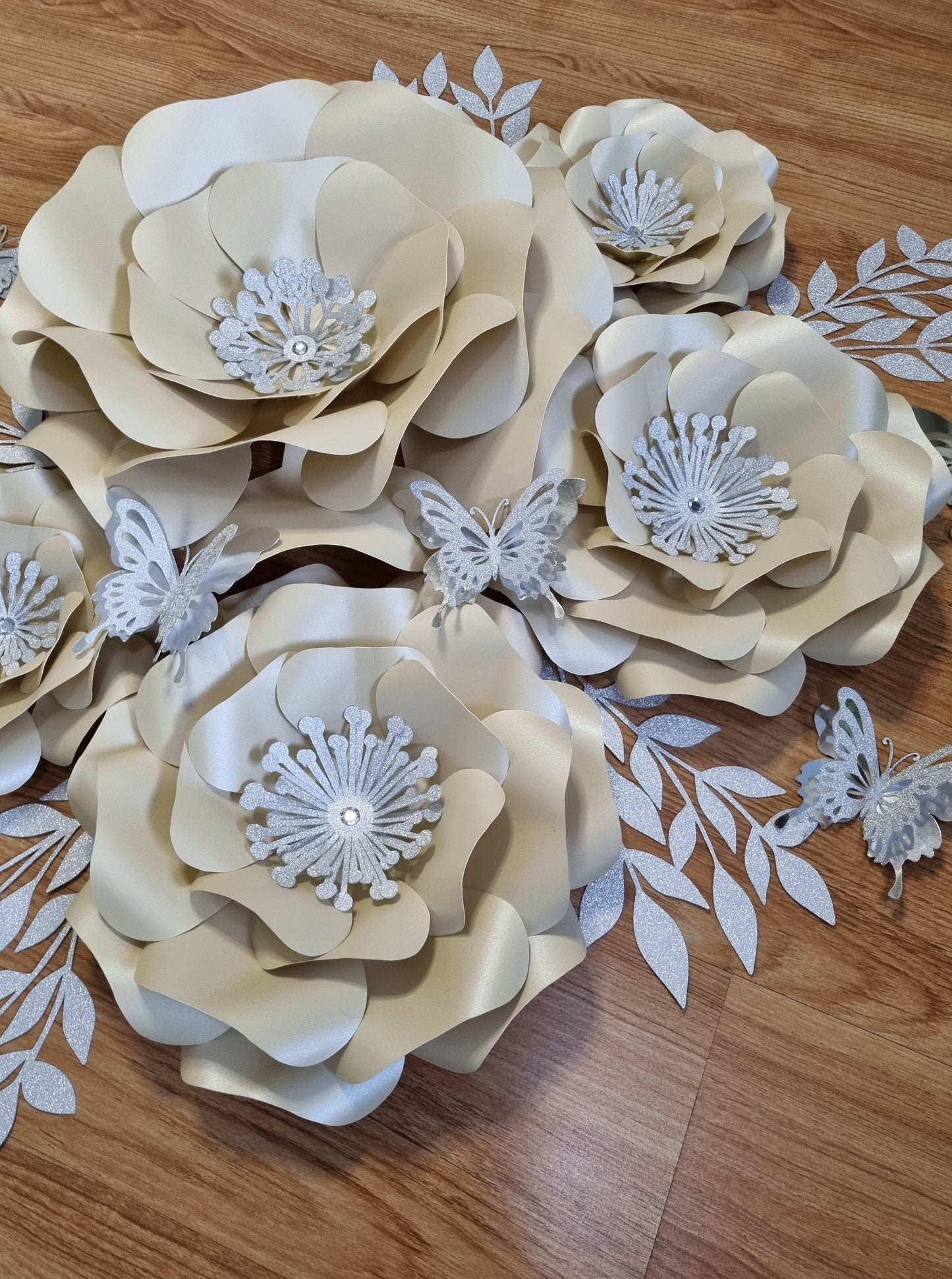 DO IT YOURSELF SET OF 5 PAPER FLOWERS WITH PAPER BUTTERFLIES AND LEAVES CREAM AND SILVER, Nursery paper flowers, nursery decor,  paper flowers backdrop, birthday, baby shower