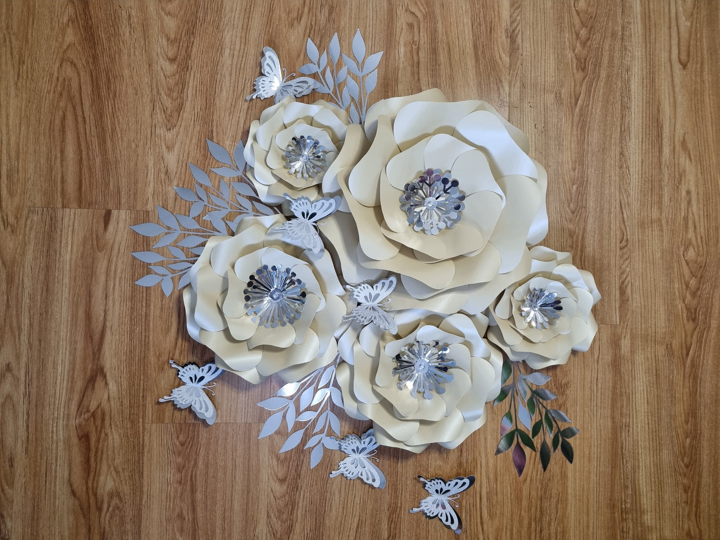 DO IT YOURSELF SET OF 5 PAPER FLOWERS WITH PAPER BUTTERFLIES AND LEAVES CREAM AND SILVER, Nursery paper flowers, nursery decor,  paper flowers backdrop, birthday, baby shower