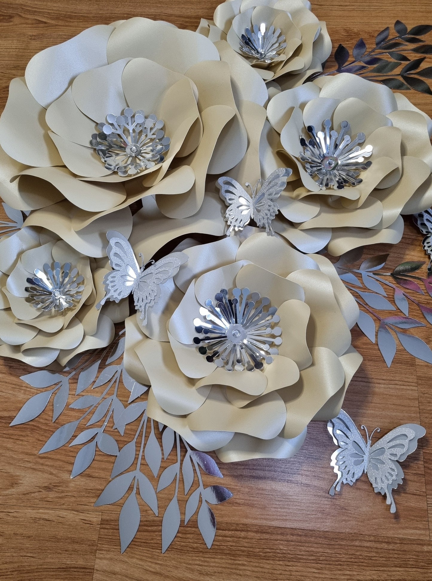 DO IT YOURSELF SET OF 5 PAPER FLOWERS WITH PAPER BUTTERFLIES AND LEAVES CREAM AND SILVER, Nursery paper flowers, nursery decor,  paper flowers backdrop, birthday, baby shower