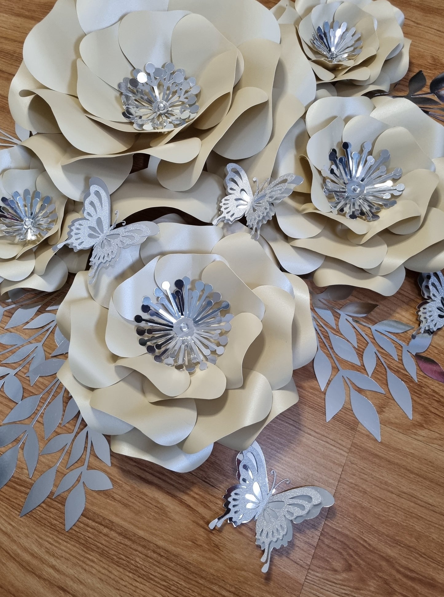 DO IT YOURSELF SET OF 5 PAPER FLOWERS WITH PAPER BUTTERFLIES AND LEAVES CREAM AND SILVER, Nursery paper flowers, nursery decor,  paper flowers backdrop, birthday, baby shower