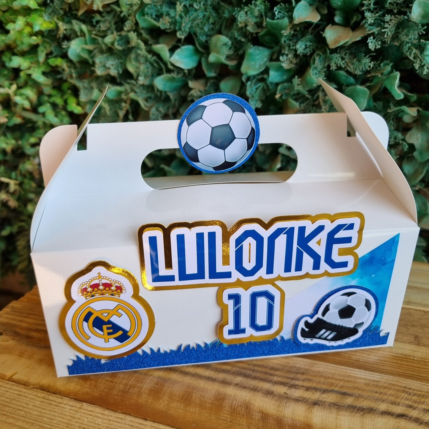 LILLOKKE 10°C packaging with soccer ball design on a wooden surface and green grass background