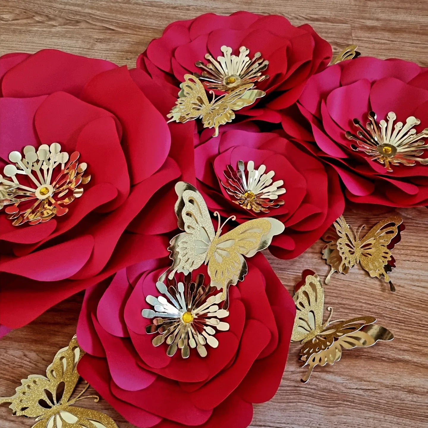 DO IT YOURSELF SET OF 5 PAPER FLOWERS WITH PAPER BUTTERFLIES AND LEAVES RED AND GOLD, Nursery paper flowers, nursery decor,  paper flowers backdrop, birthday, baby shower